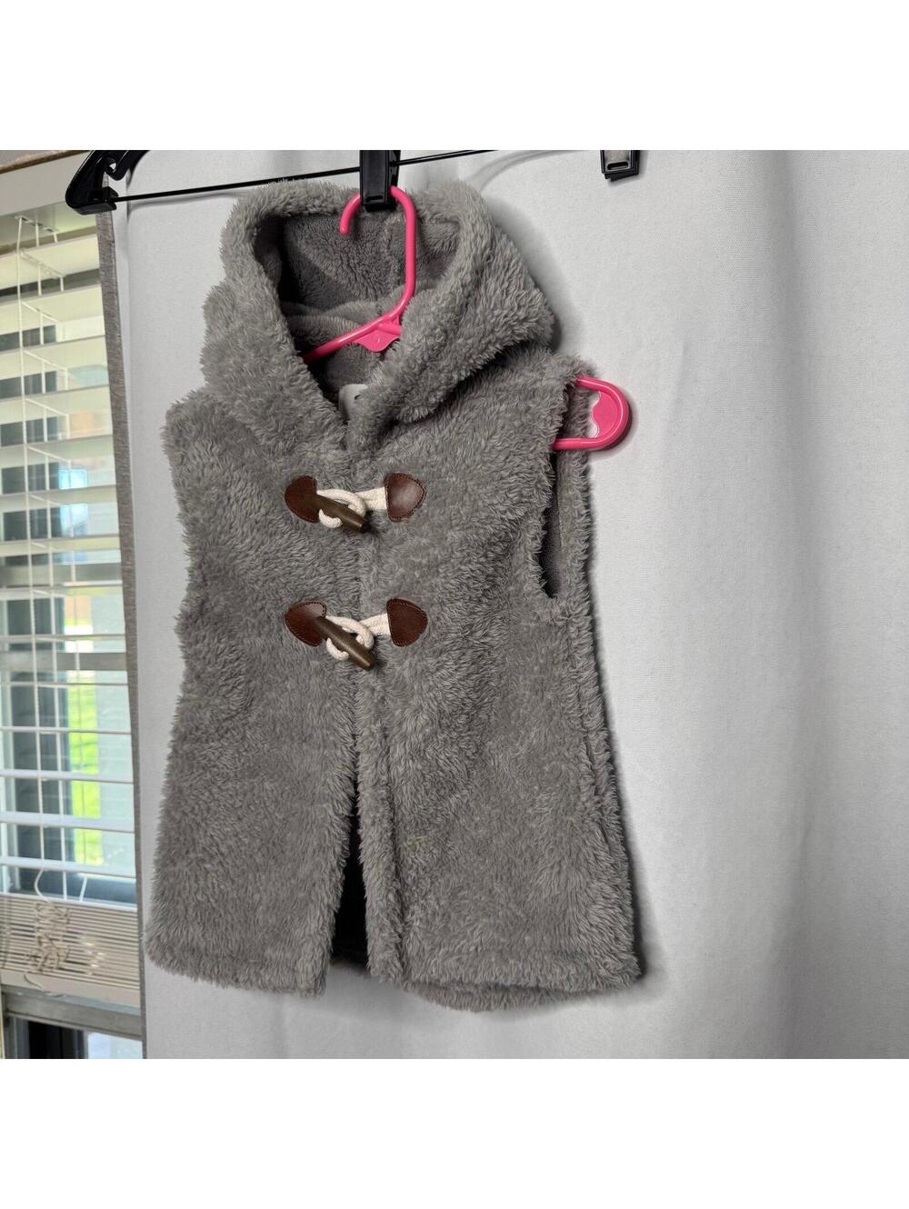 Old navy Faux Sherpa Girls gray Vest with hood 3T - wooden toggle buttons